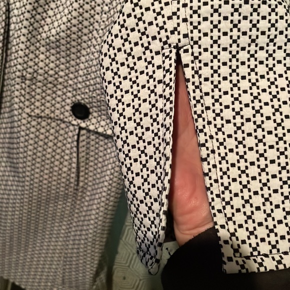 Apt. 9 EUC long coat with pockets and hidden buttons size 10 - Picture 7 of 12